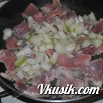 Шаг 2 (Кулинарный рецепт с фото - Тушёная свинина с грибами и рисом.)